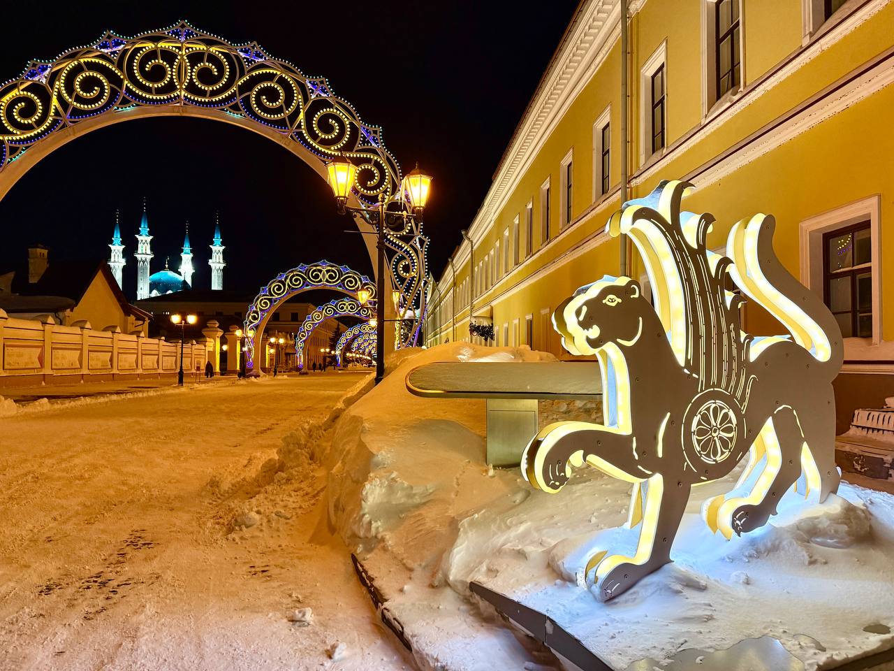 Холодная и максимально нарядная Казань. Ощущение, что новогодние только начались, а ведь уже крайний месяц зимы..